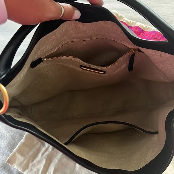 Large Tory Burch Bucket Bag - Picture 4 of 5